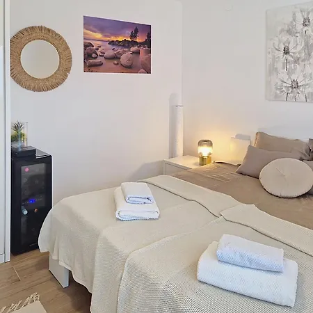 Apartment Emma By Interhome Malinska